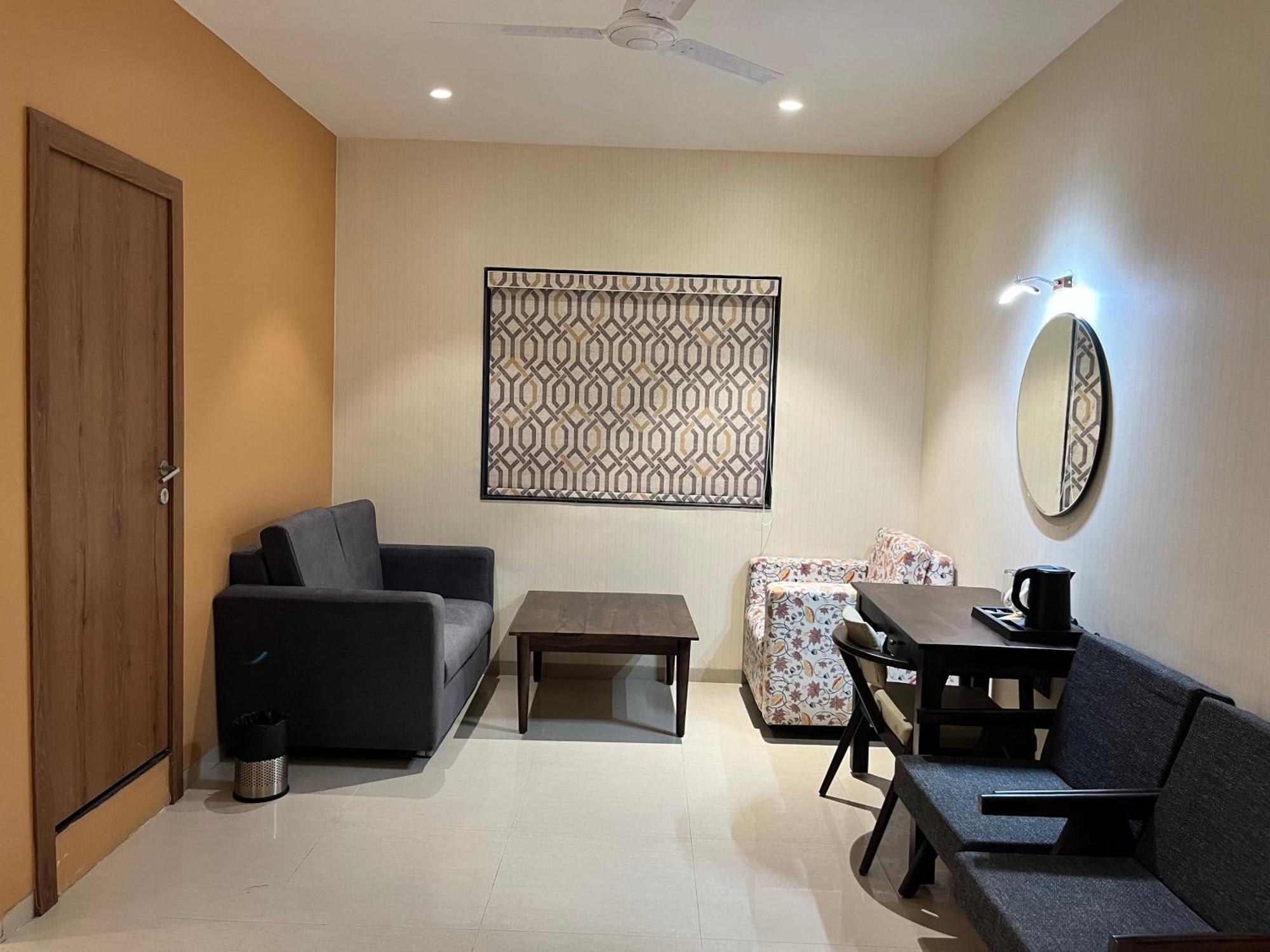 Mundra Hotel Avenue Plaza מראה חיצוני תמונה